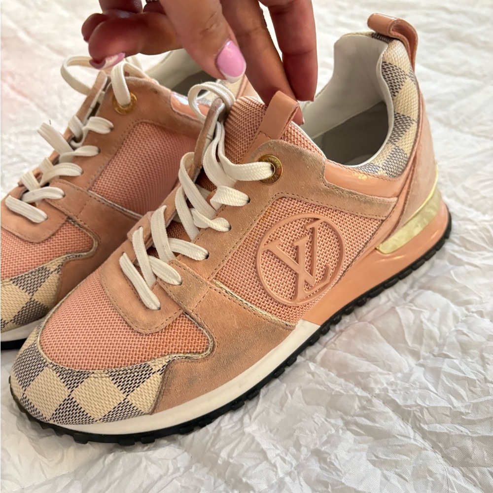 Louis Vuitton Peach and Gold Sneakers for Women - Picture 4 of 5